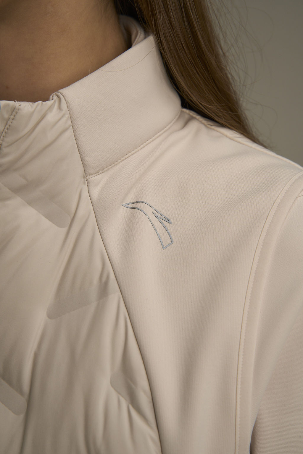 Жилет утепленный комбинированный Бежевый ANTA RUNNING Fleece Vest