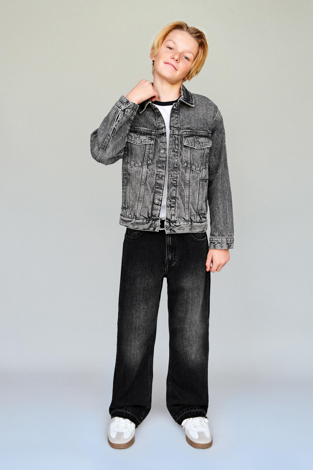 JEANS FLARE DESFLECADO / Negro - Zara фото 6