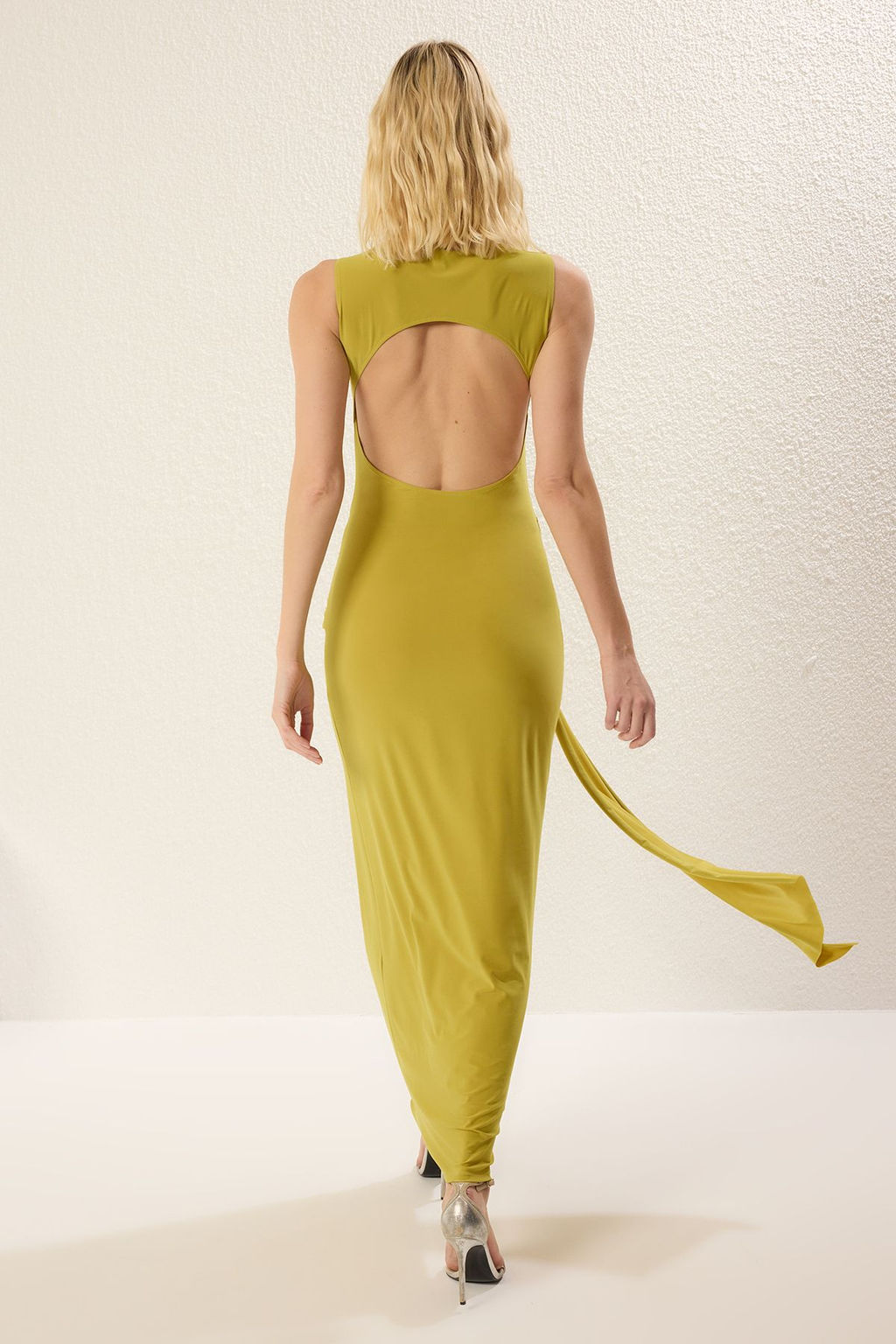TRENDYOLMILLA K?rm?z? Gul Detayl? Orme S?k Maxi Abiye & Mezuniyet Elbise TPRSS25AE00092  фото 5