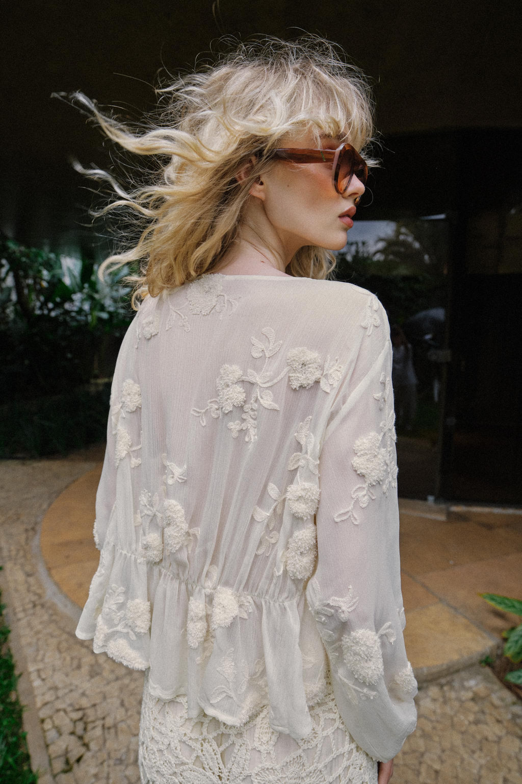 BLUSA SEMITRANSPARENTE BORDADOS / Beige claro - Zara фото 5