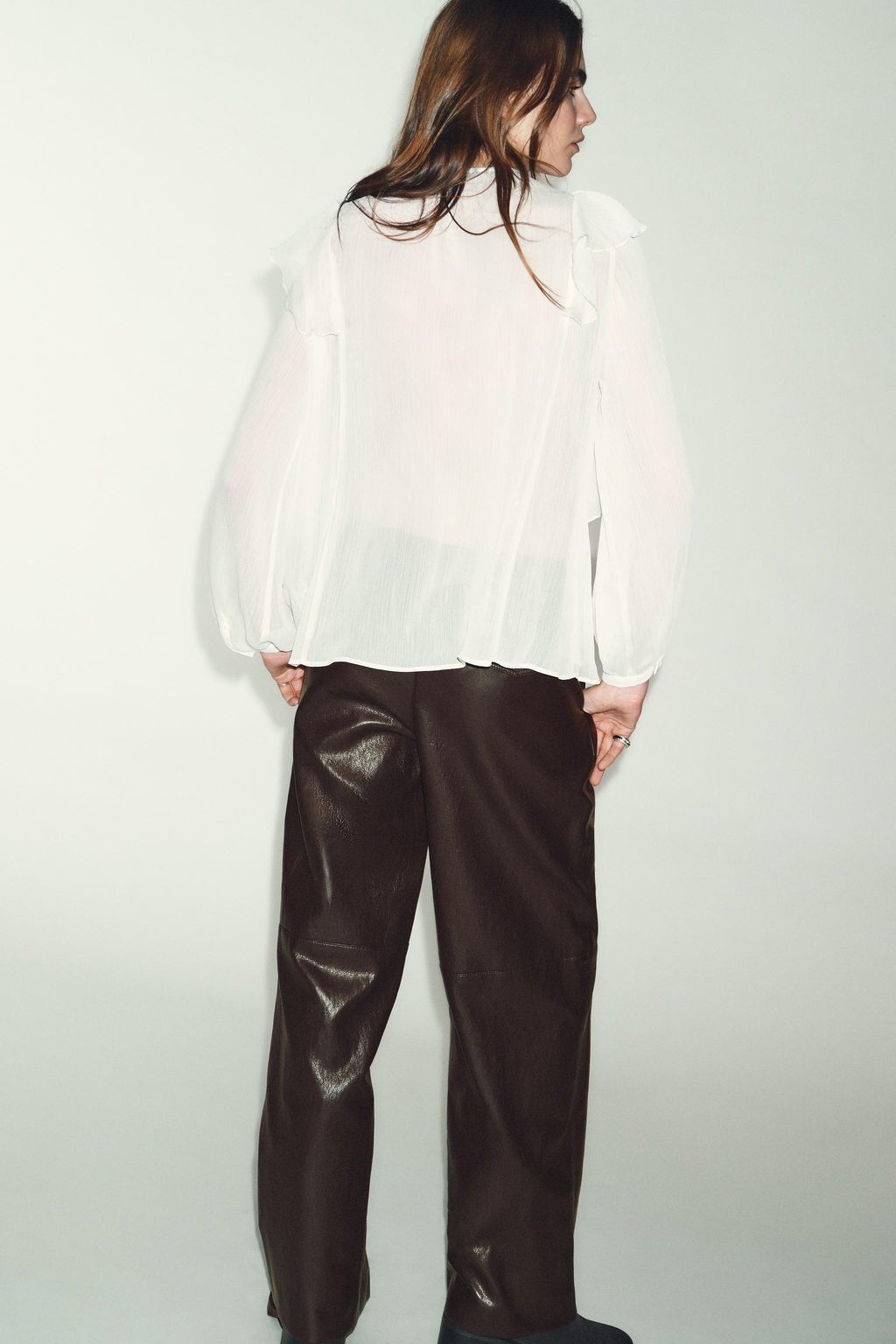 PIN TUCK AND RUFFLE BLOUSE - Zara фото 13