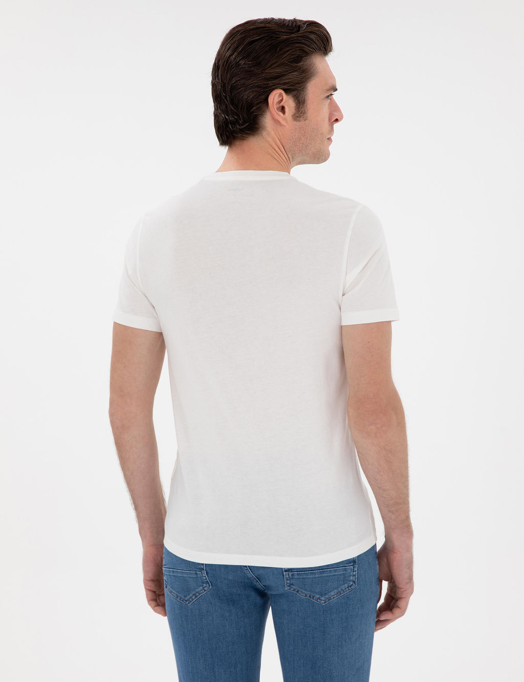 Белая стройная мата