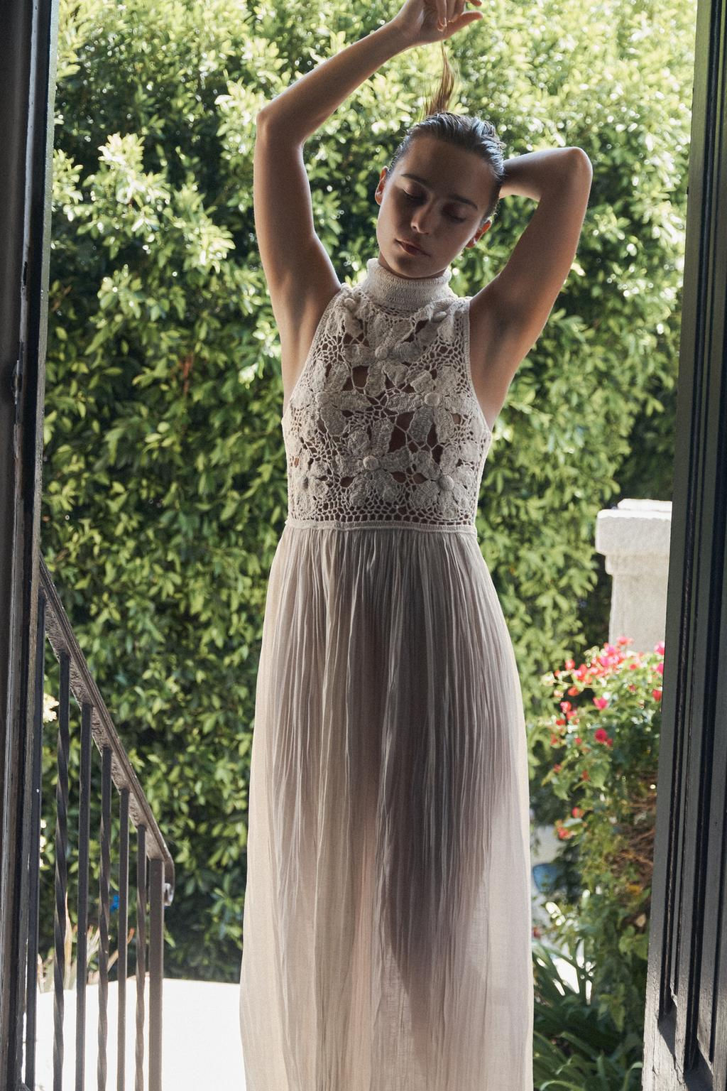 CONTRAST FLORAL EMBROIDERY DRESS