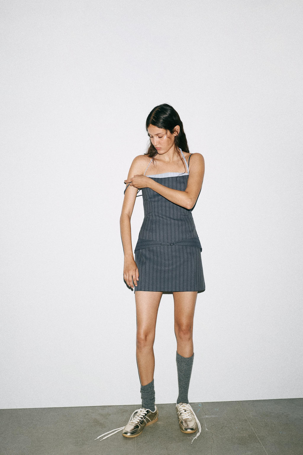 METALLIC-EFFECT TRAINERS