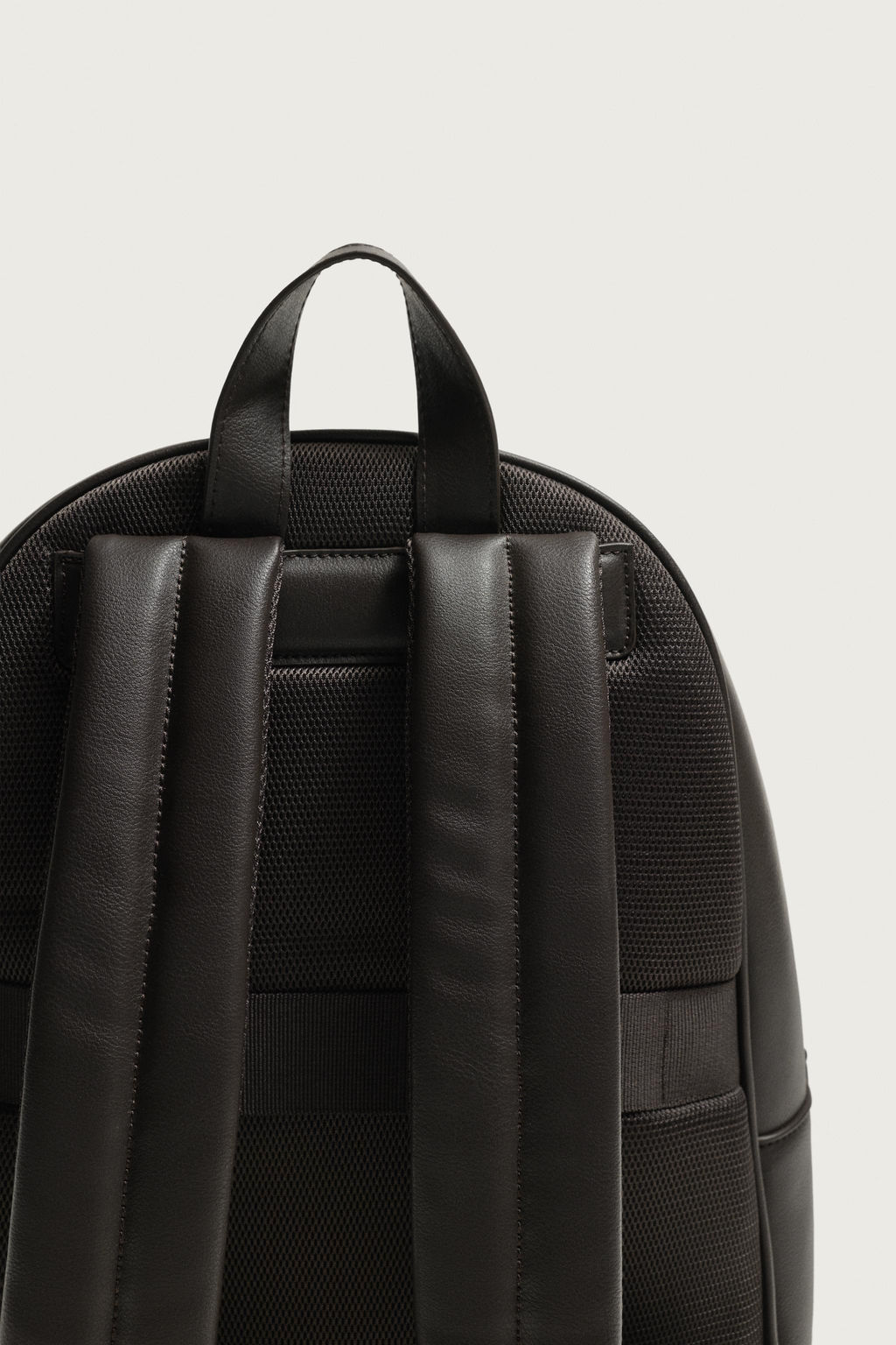 MOCHILA BOLSILLO SOLAPA / Marr?n - Zara фото 3