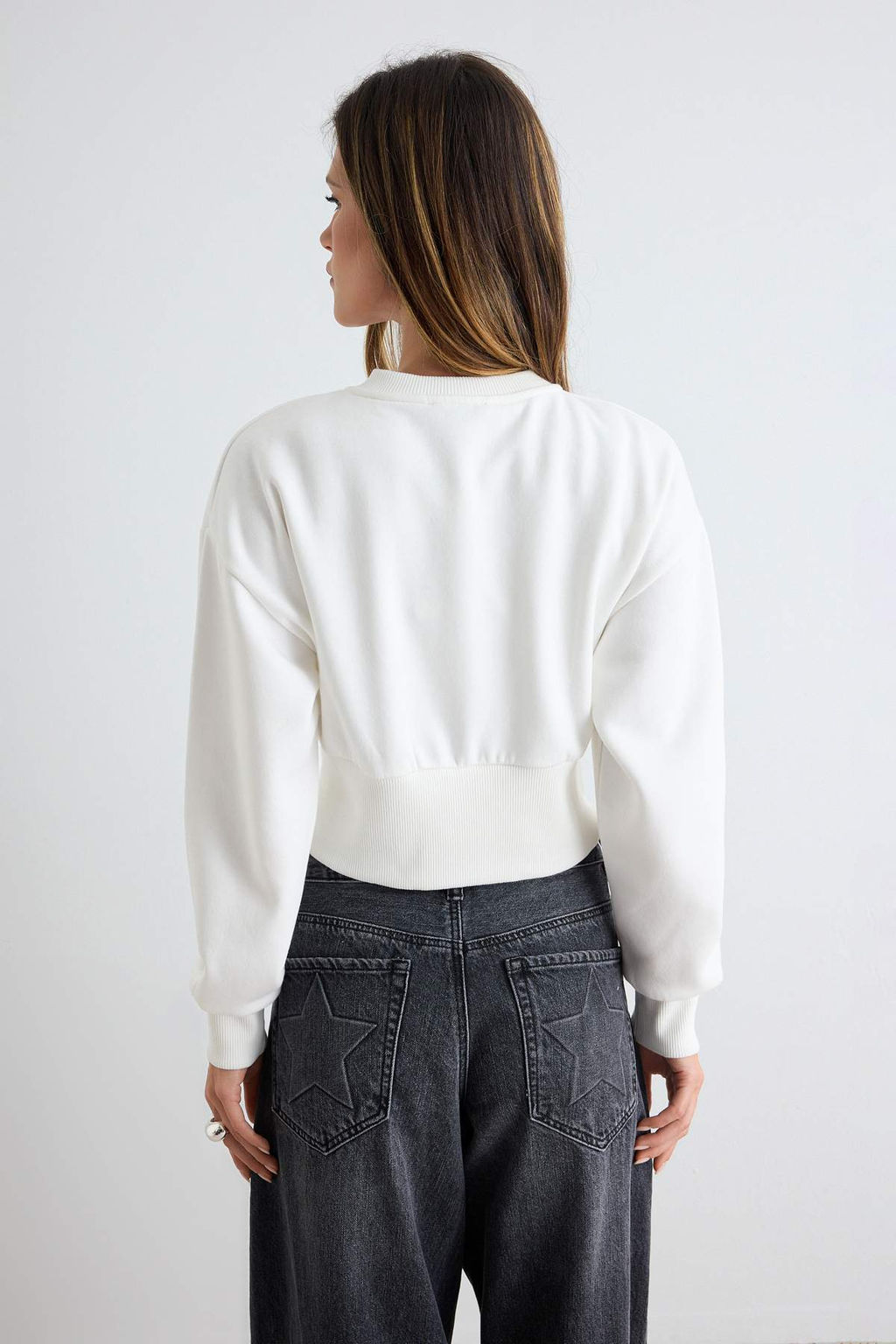Ekru Kal_n Bele Oturan __t__t Detayl_ Regular Kal_p Crop Boy _rme H_rka/Sweatshirt TWOAW27SW00041 - Trendyolmilla фото 4