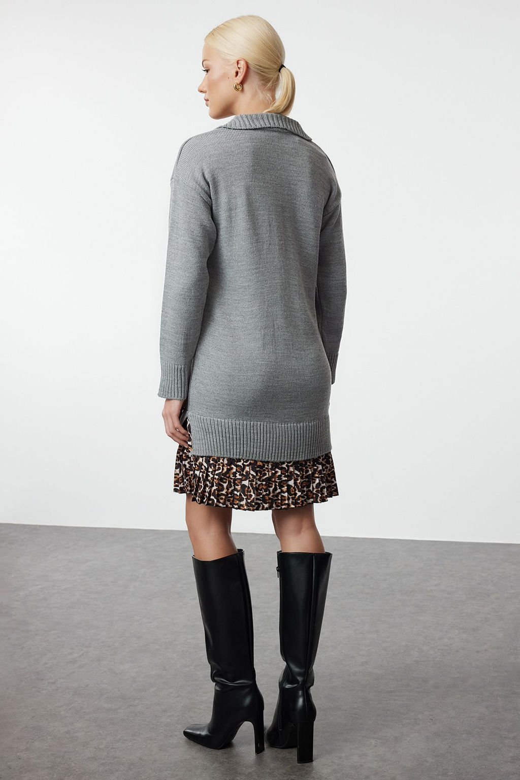 TRENDYOLMILLA Koyu Gri Mini Triko Garnili Elbise TWOAW25EL00061 фото 5