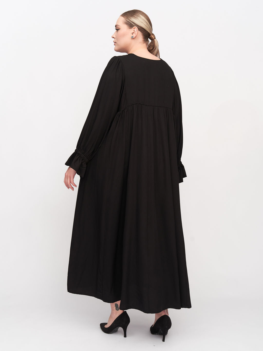 Платье с фантазийными рукавами PP29848BLK01