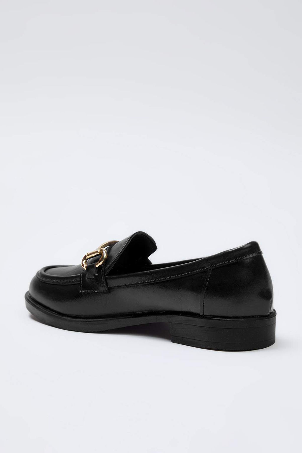 Siyah Metal Aksesuar Detayl? Kad?n Loafer Ayakkab? TAKAW26LA00007
