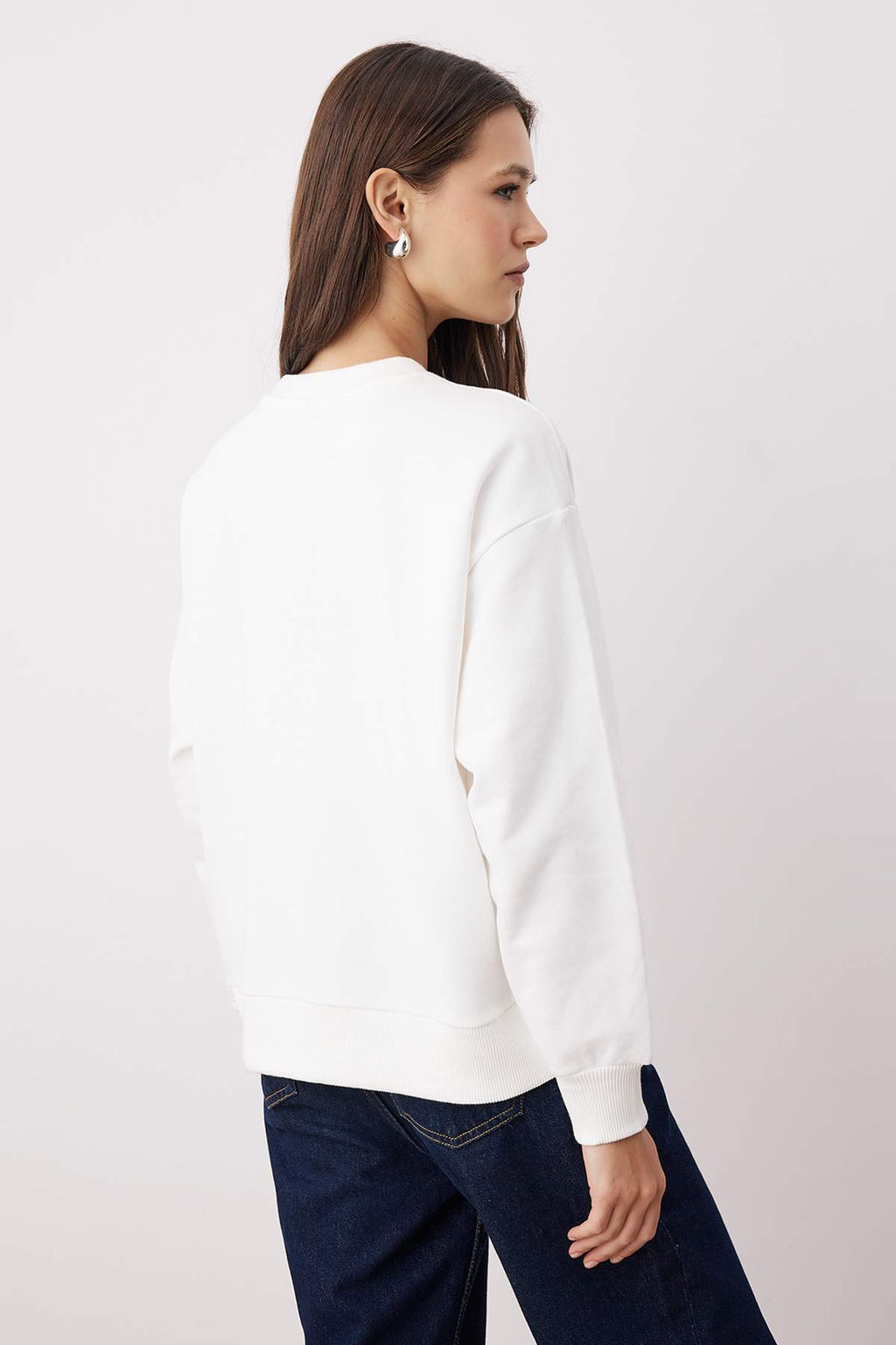 Ekru Nak?sl? Regular/Normal Kal?p Orme Sweatshirt TWOAW26SW00011 - Trendyolmilla фото 4