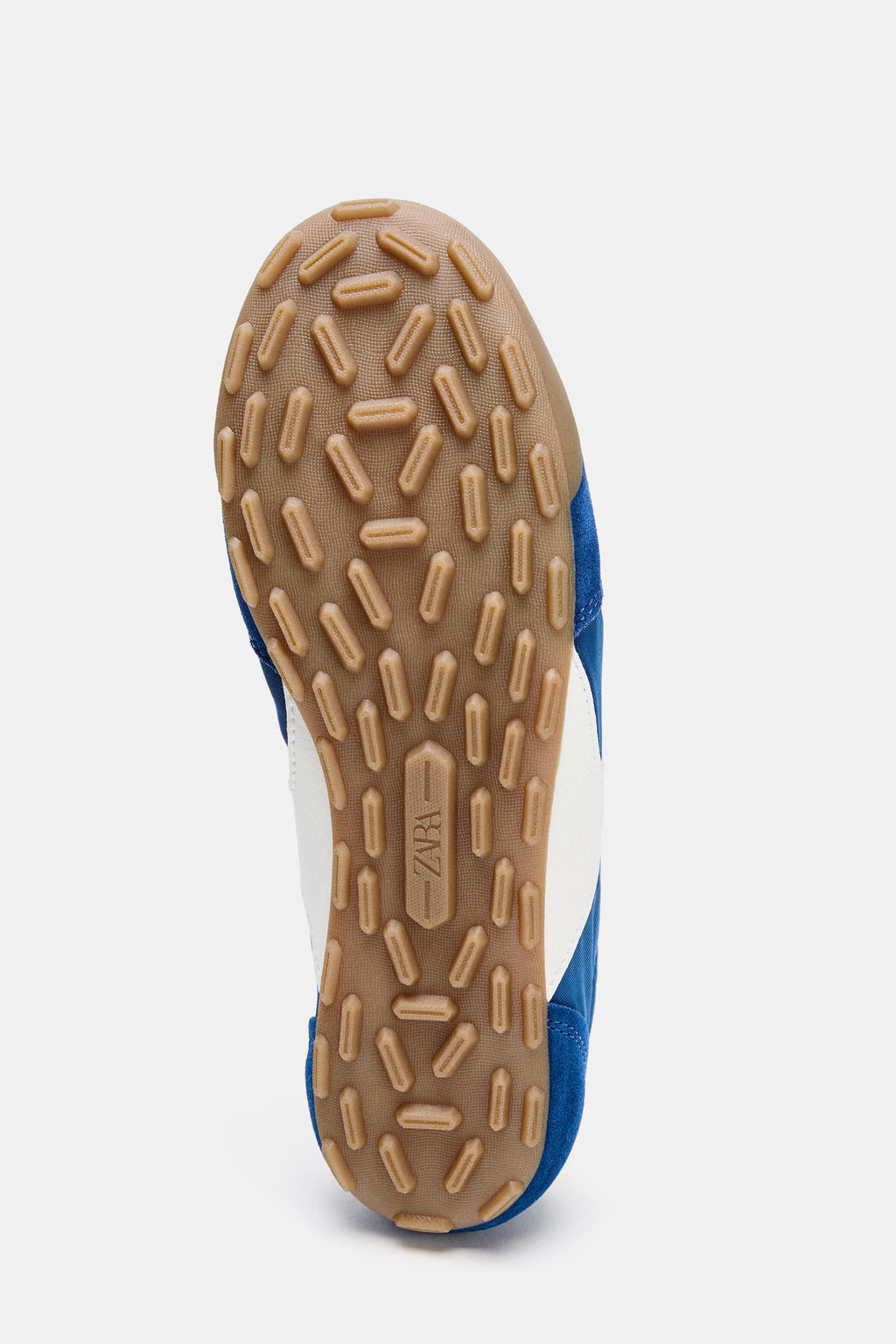 SOFT RUNNING TRAINERS