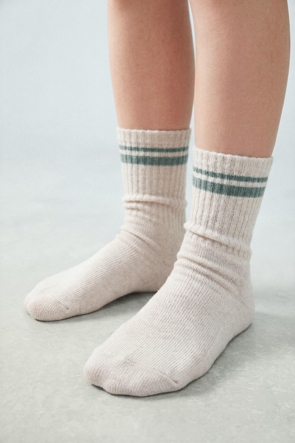 PACK TRES CALCETINES ALTOS RAYA DEPORTIVA / Beige vigor? - Zara фото 6