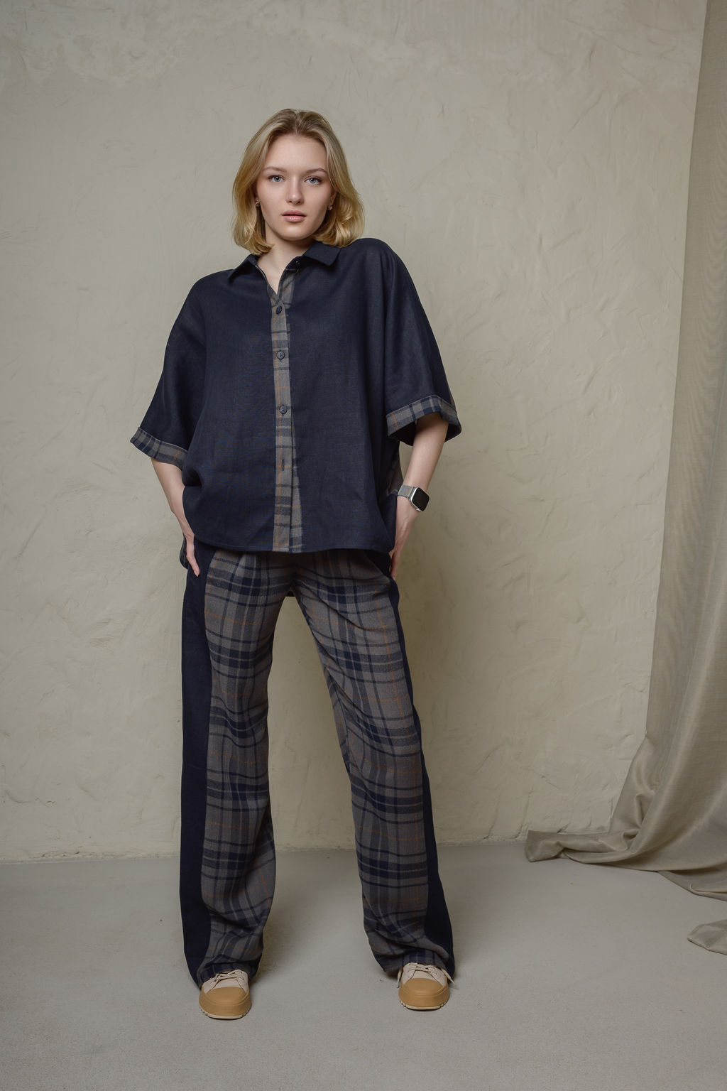 Брюки льняные с лампасами  клетка