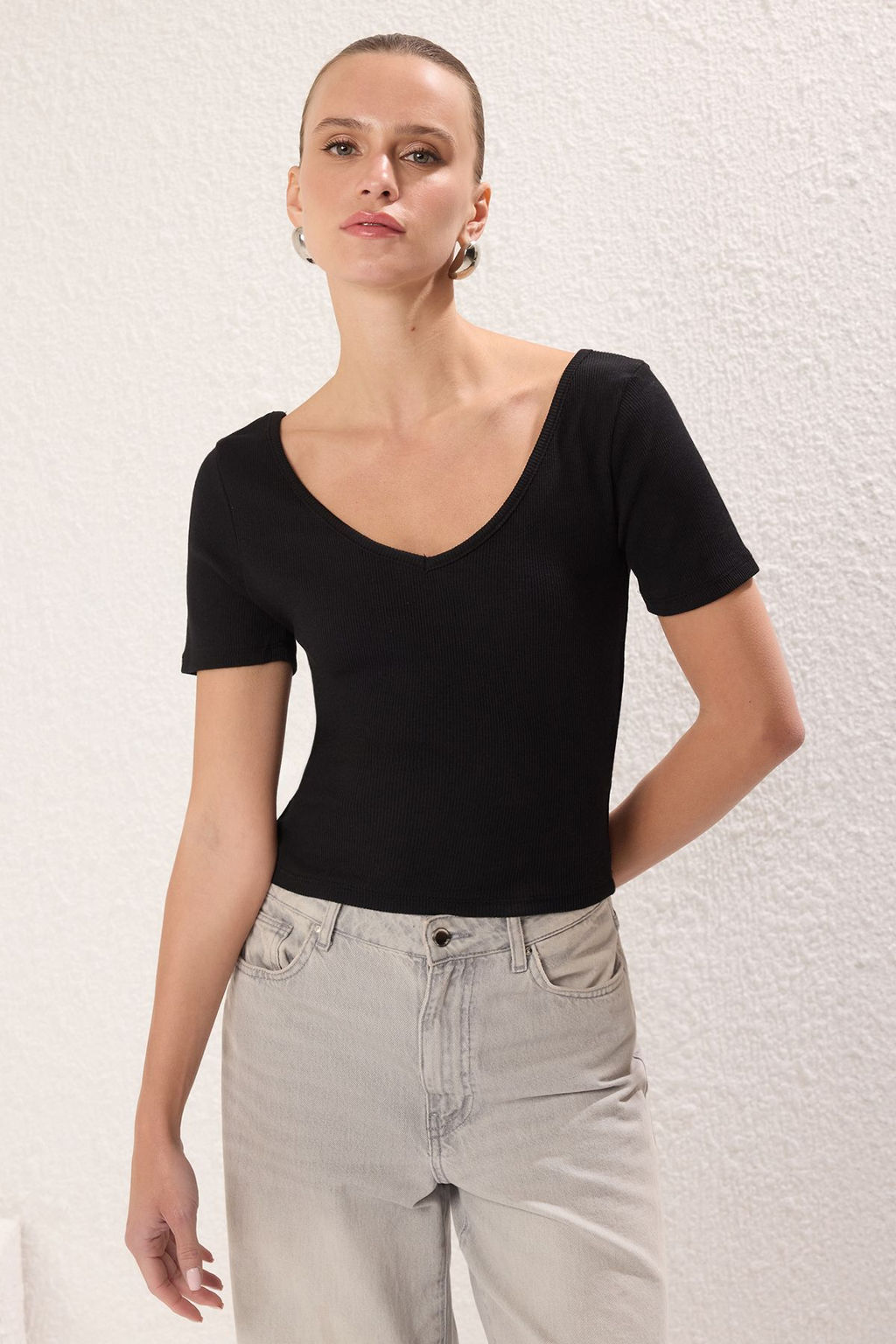 Trendyolmilla Kahverengi-Bej 2li Paket V Yaka K?sa Kol Fitilli Esnek Orme Bluz TWOSS25BZ00288