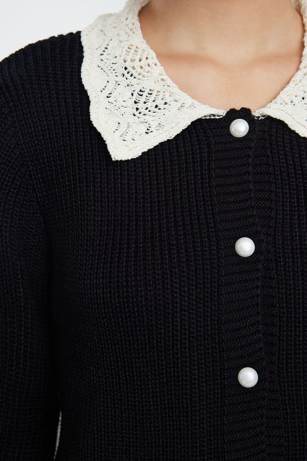 TRENDYOLMILLA Siyah Yumusak Dokulu Garni Detayl? Triko H?rka TWOAW25HI00253  фото 4