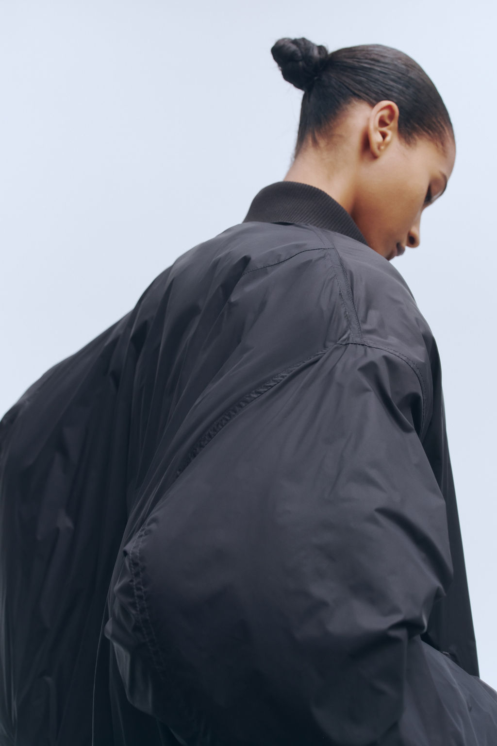 Cazadora bomber oversize de plum?n - H&m фото 6
