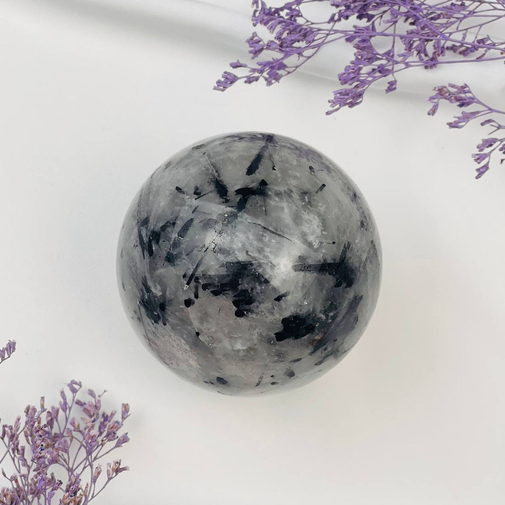 Шар из Кварца с включением Турмалина