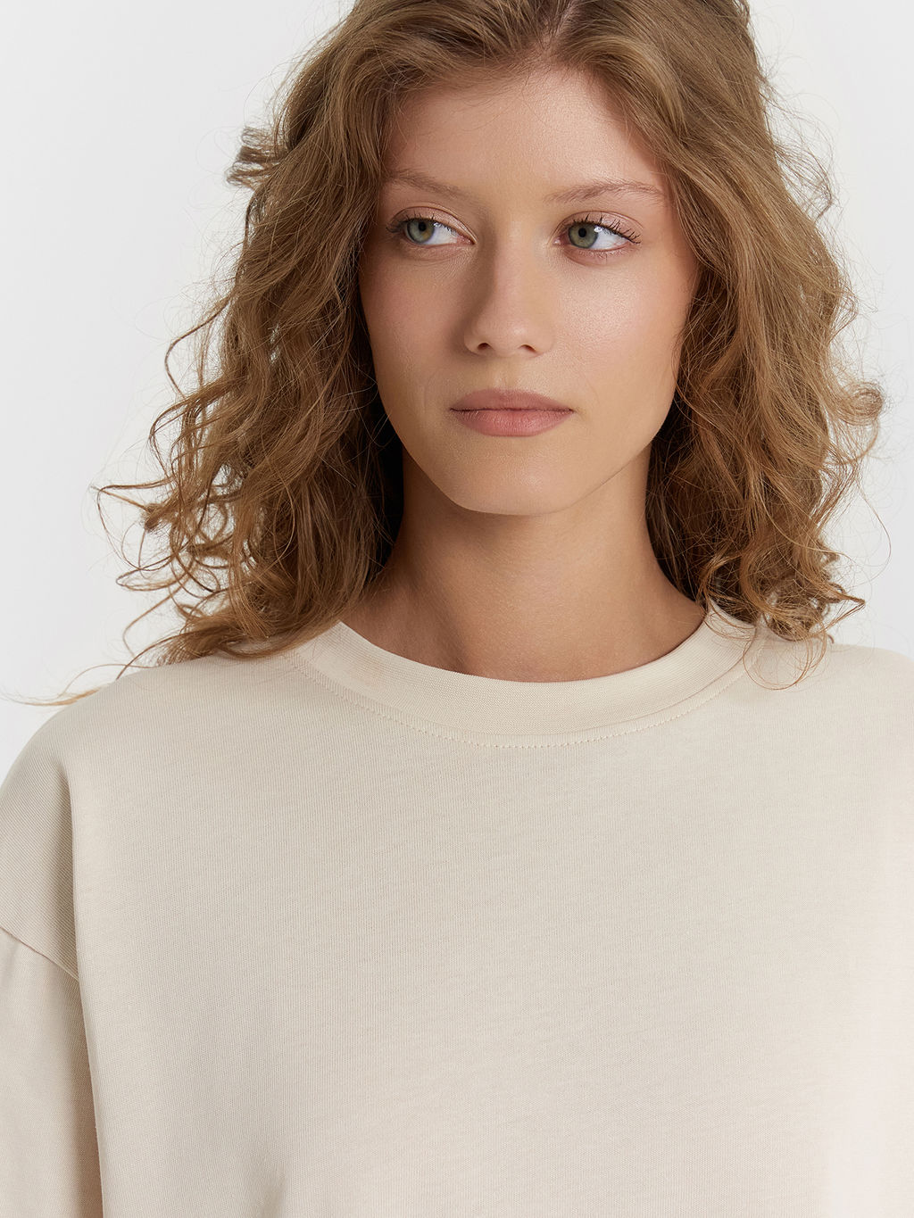 Футболка женская бежевая оверсайз