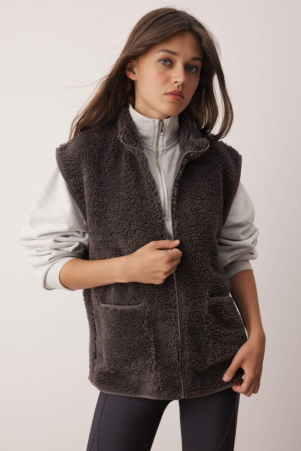 Antrasit Oversize/Genis Kal?p Cep Detayl? Fermuarl? Pelus Kolsuz Orme Yelek TWOAW26YE00021