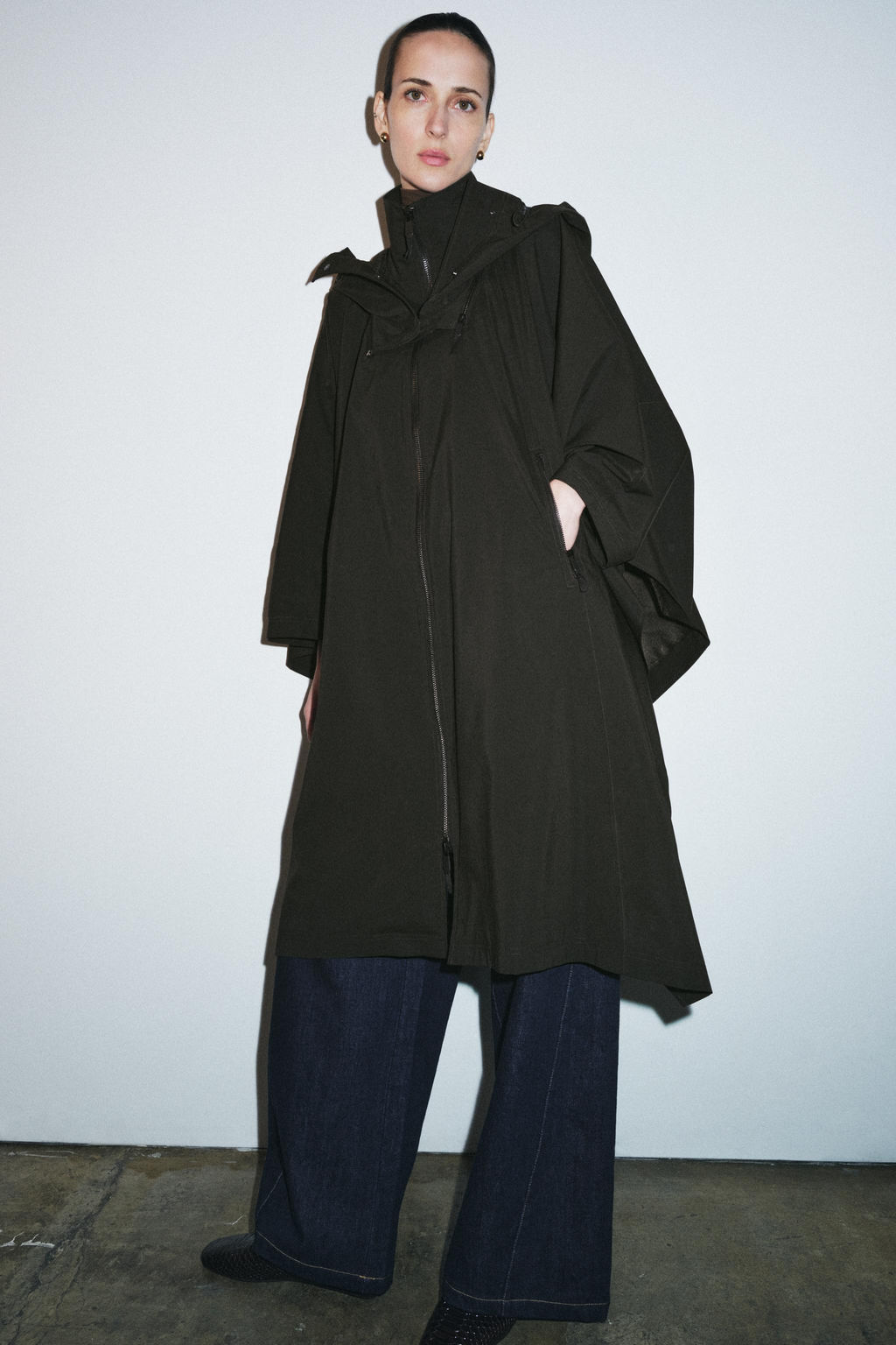 WATER-REPELLENT CAPE TRENCH COAT ZW COLLECTION LIMITED EDITION - Zara фото 5