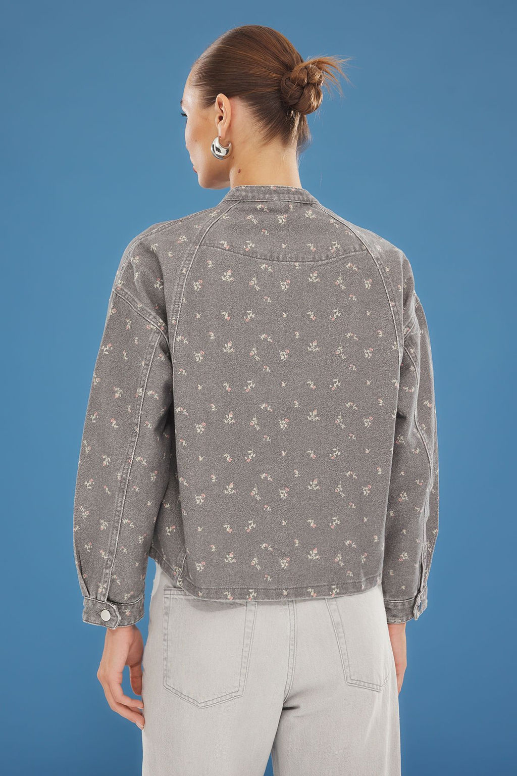 Gri Cicek Desenli Oversize Denim Bomber Ceket TWOSS25CE00042 - Trendyolmilla фото 5
