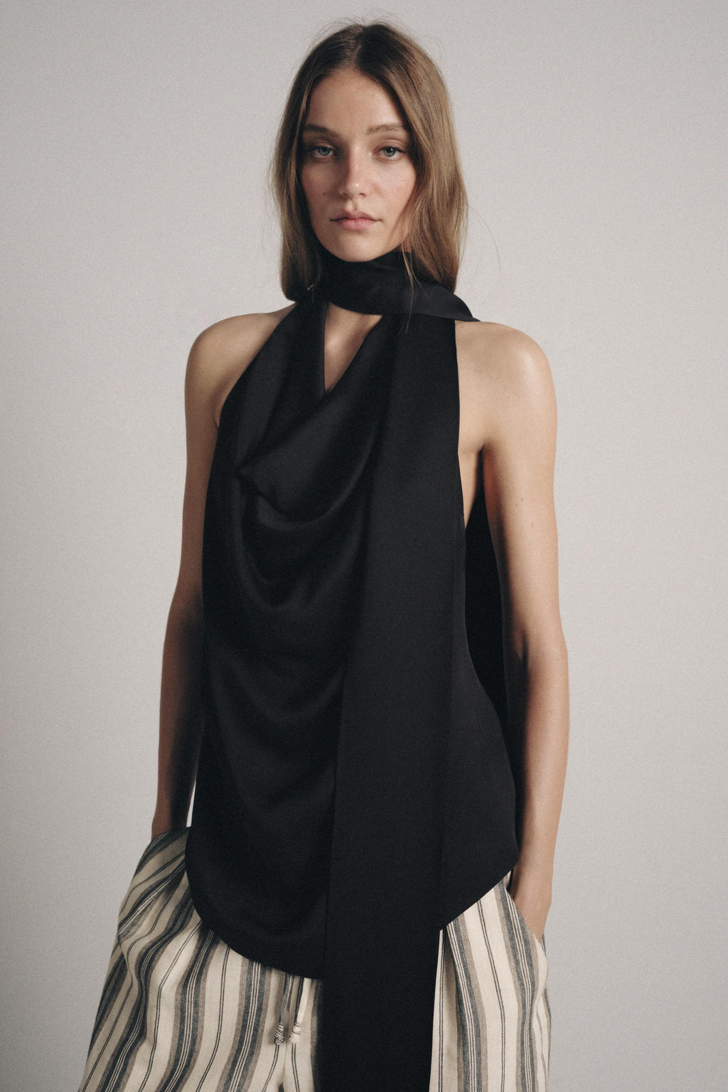 TOP HALTER PA?UELO FLECOS ZW COLLECTION / Negro - Zara фото 2