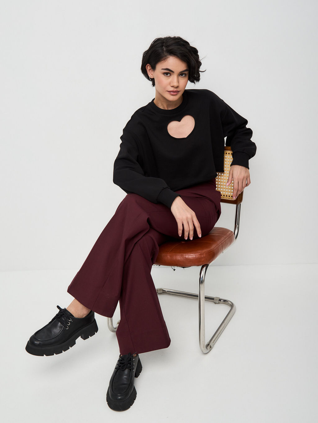 Оверсайз кроп-свитшот с вырезом сердце NEW - Fashion.love.story фото 5