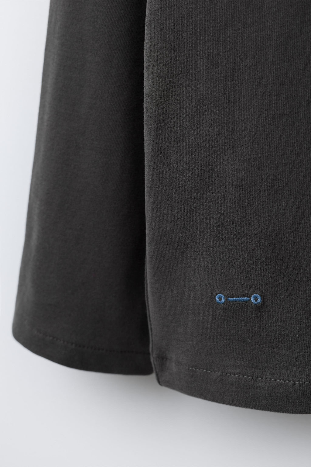 EMBROIDERED PLAIN T-SHIRT