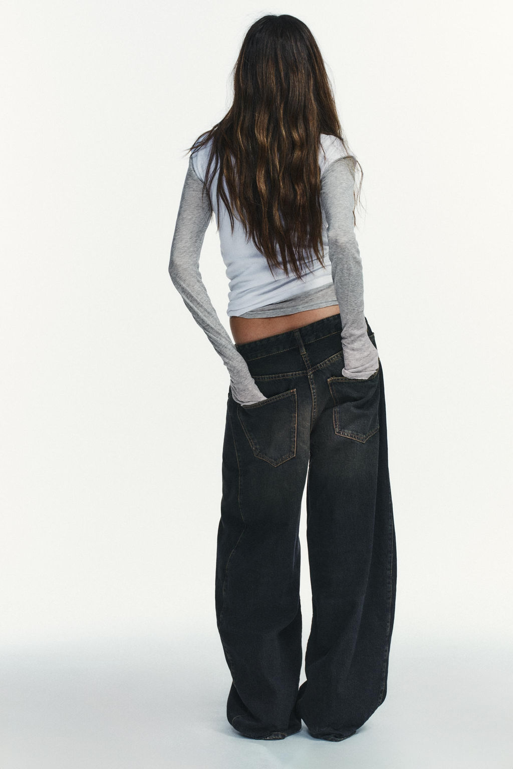 TRF OVERSIZED LOW-RISE JEANS