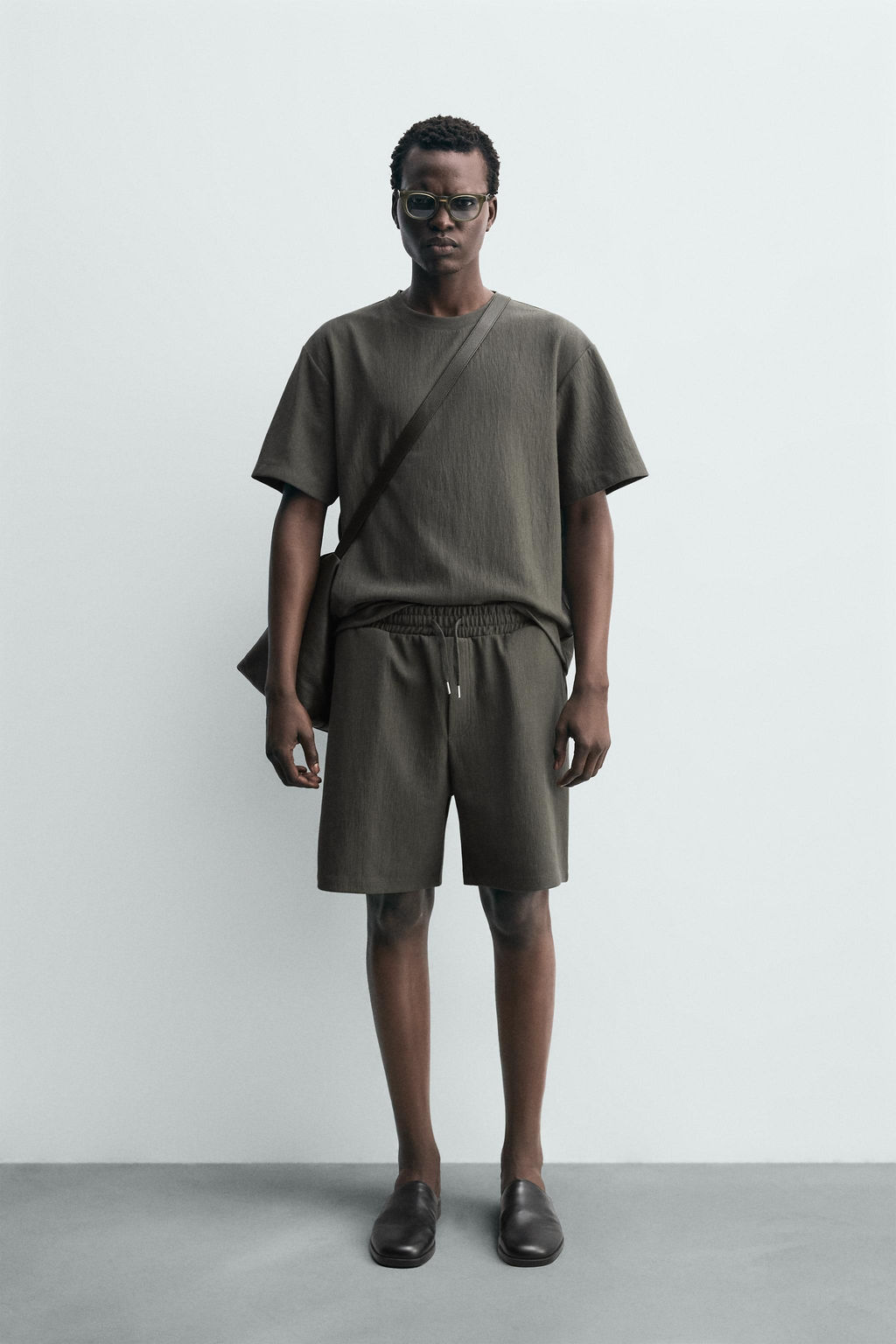 CAMISETA RELAXED FIT ESTRUCTURA / Verdoso