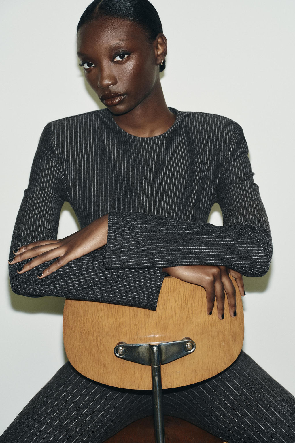 TOP WITH SHOULDER PADS AND PINSTRIPE - Zara фото 3