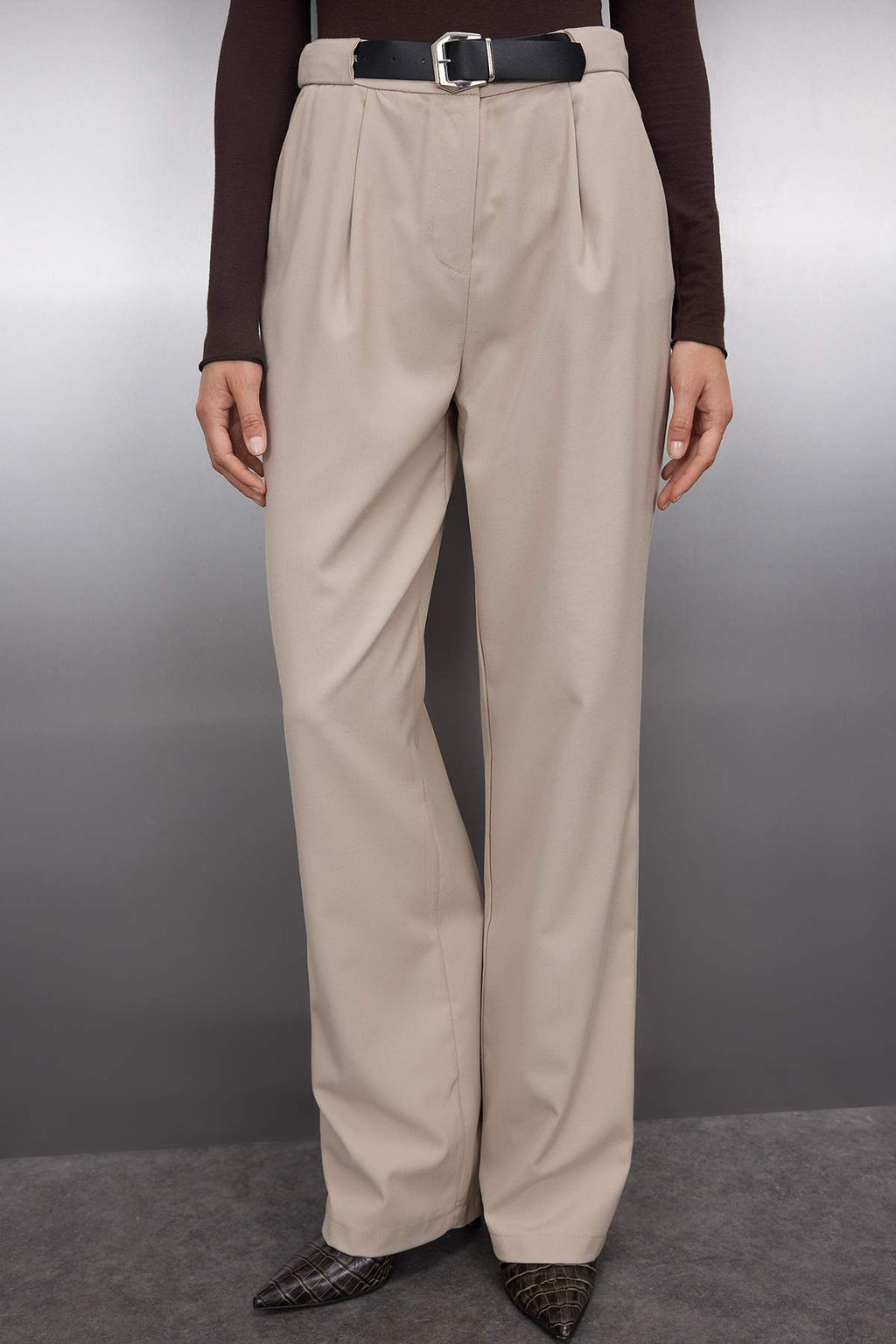 TRENDYOLMILLA Antrasit Kemerli Straigt/Duz Kesim Dokuma Kumas Pantolon TWOAW25PL00046  фото 3