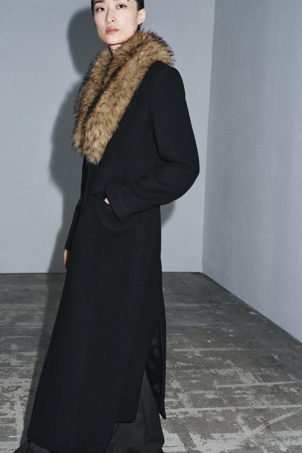 WOOL COAT WITH FAUX FUR COLLAR ZW COLLECTION - Zara фото 4