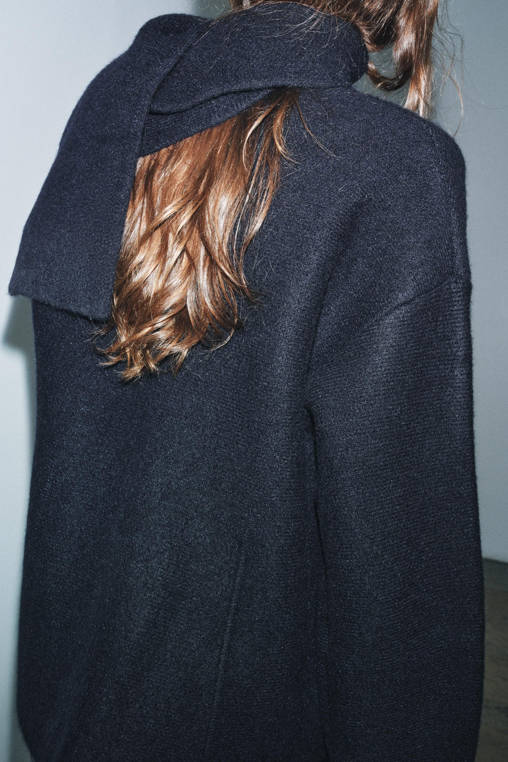 SHORT KNIT COAT WITH SCARF - Zara фото 3