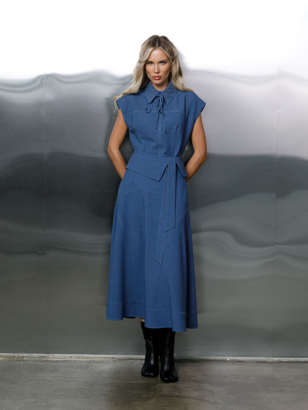 Блузка со спущенным плечом