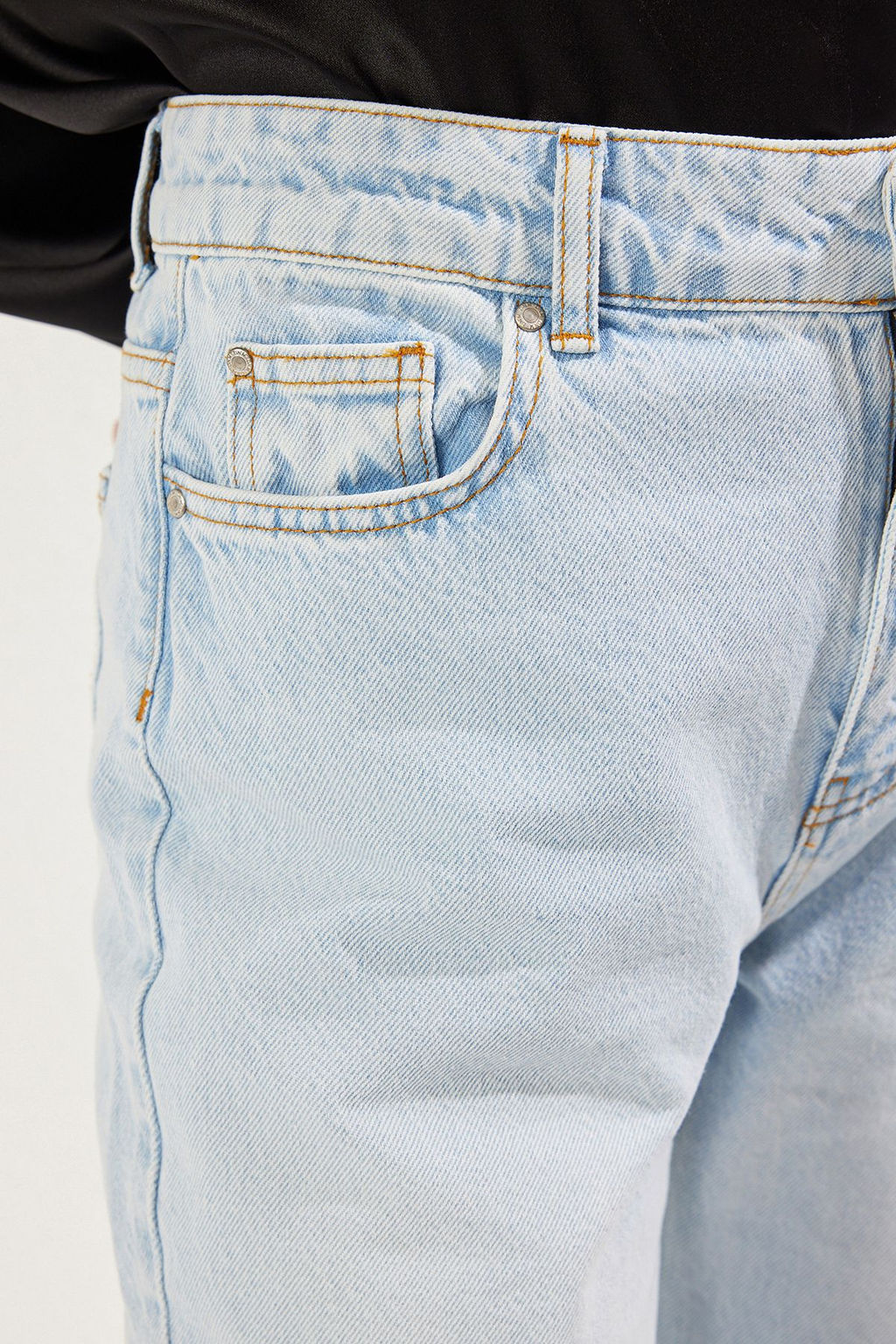 TRENDYOLMILLA Mavi Soluk Efekt Vintage Dusuk Bel Wide Leg Jeans TWOSS24JE00032