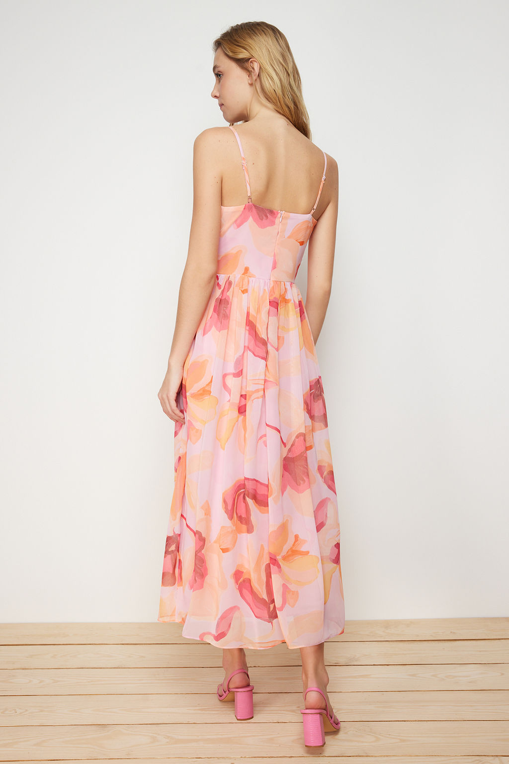 TRENDYOLMILLA Ekru Cicek Desenli A-Kesim F?rf?r Detayl? Astarl? Sifon Maxi Dokuma Elbise TWOSS23EL02013 фото 22