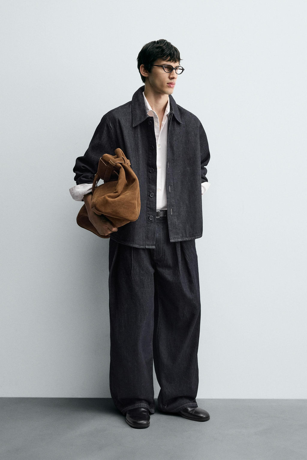 PLEATED WIDE-LEG JEANS