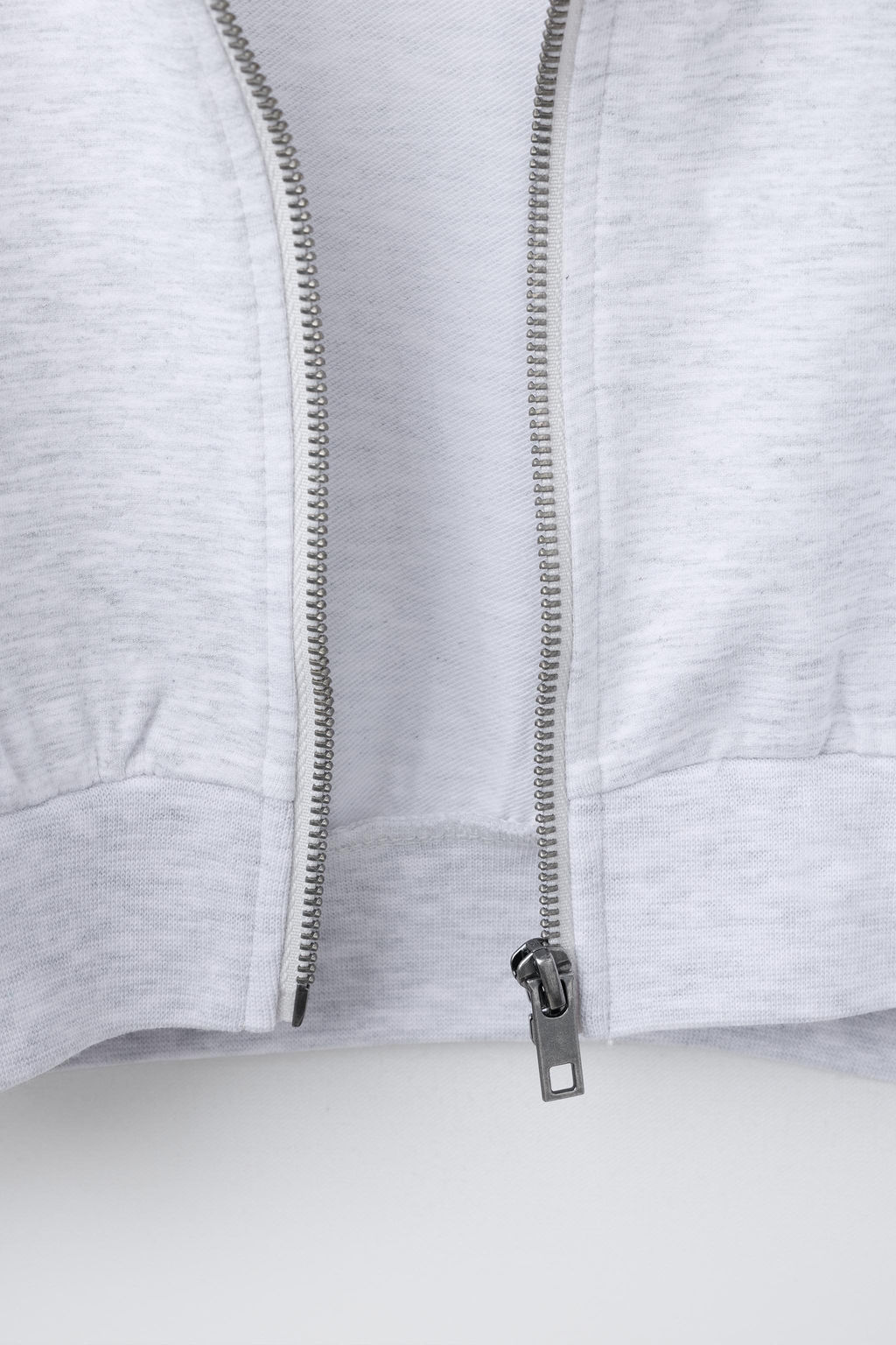 SUDADERA CAPUCHA TEXRO RELIEVE / Gris vigor? - Zara фото 4