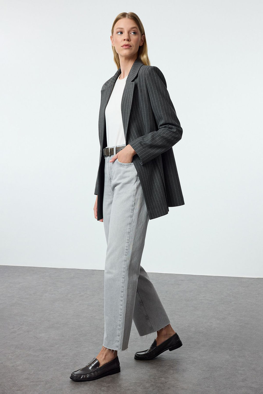 Gri Pacas? Kesikli Yuksek Bel Straight Jeans TWOAW25JE00308 - Trendyolmilla фото 2
