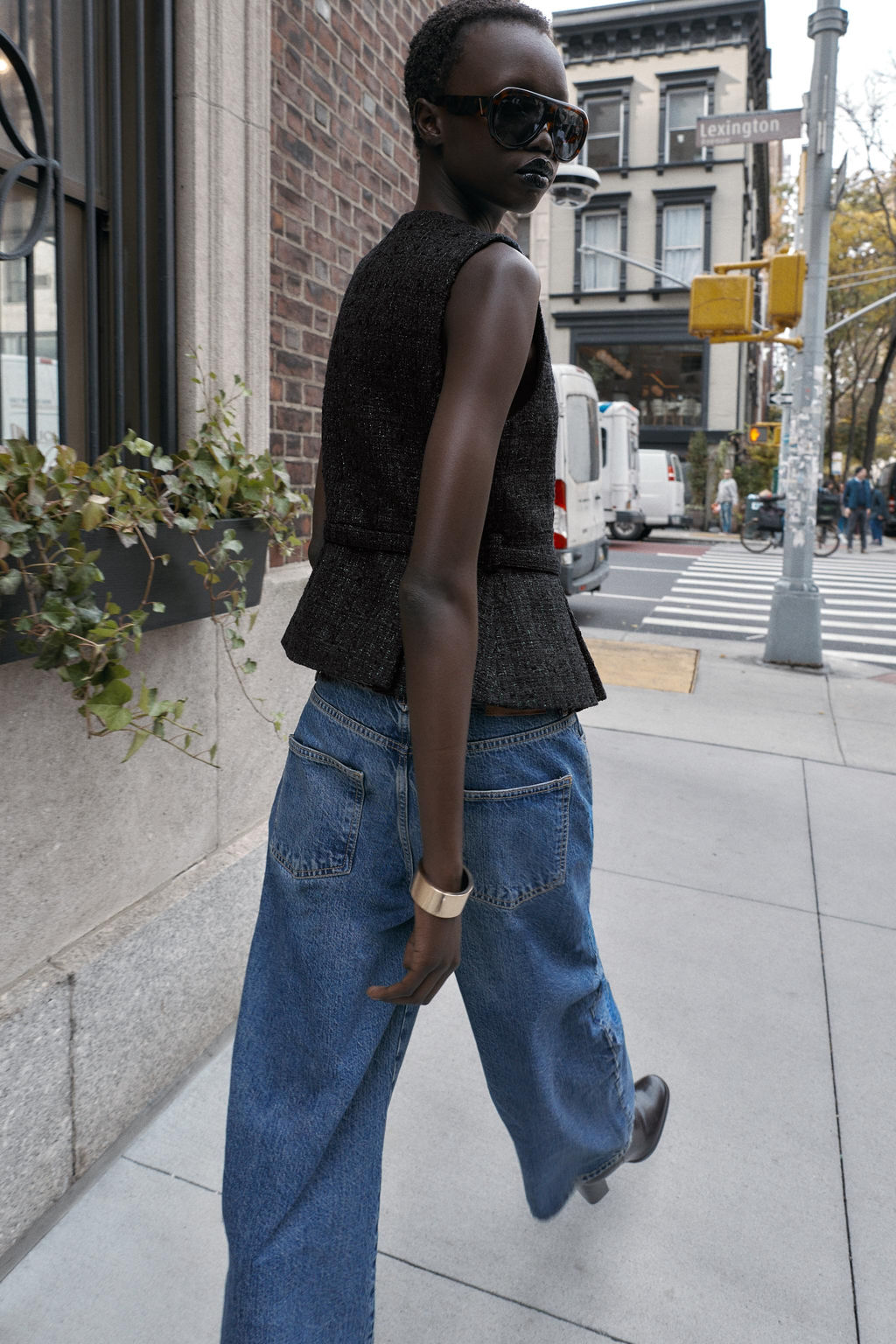 STRUCTURED WAISTCOAT WITH METALLIC THREAD BELT - Zara фото 5