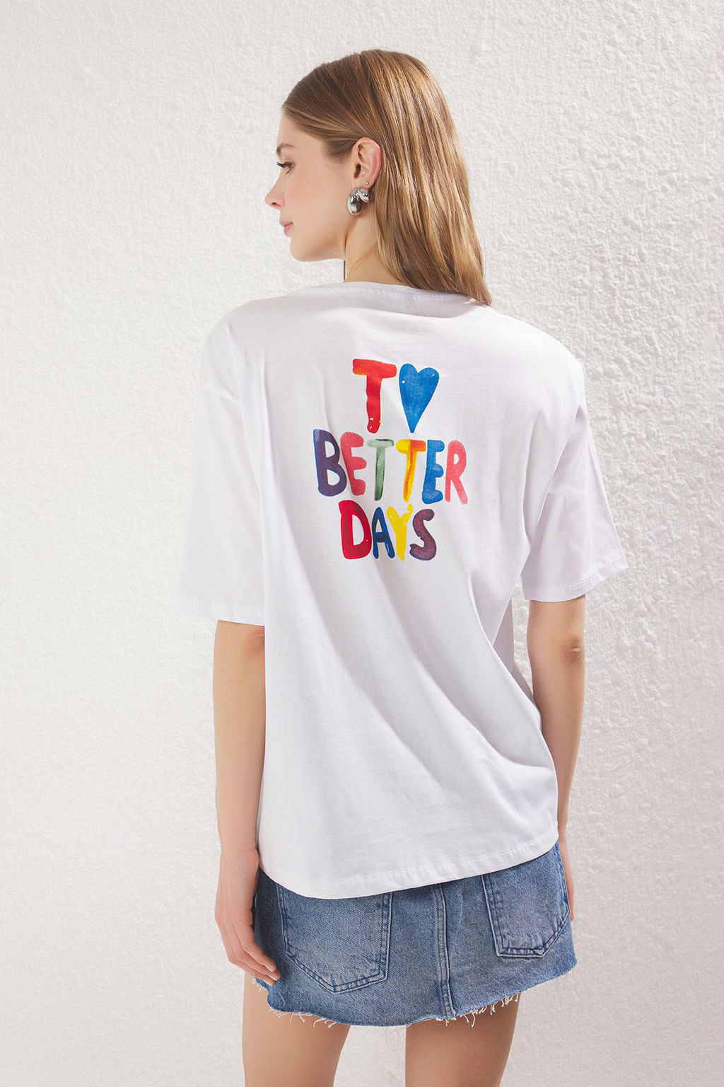 TRENDYOLMILLA Ekru %100 Pamuk Kalp ve Slogan Bask?l? Oversize/Genis Kesim Orme T-Shirt TWOSS25TS00177 фото 2