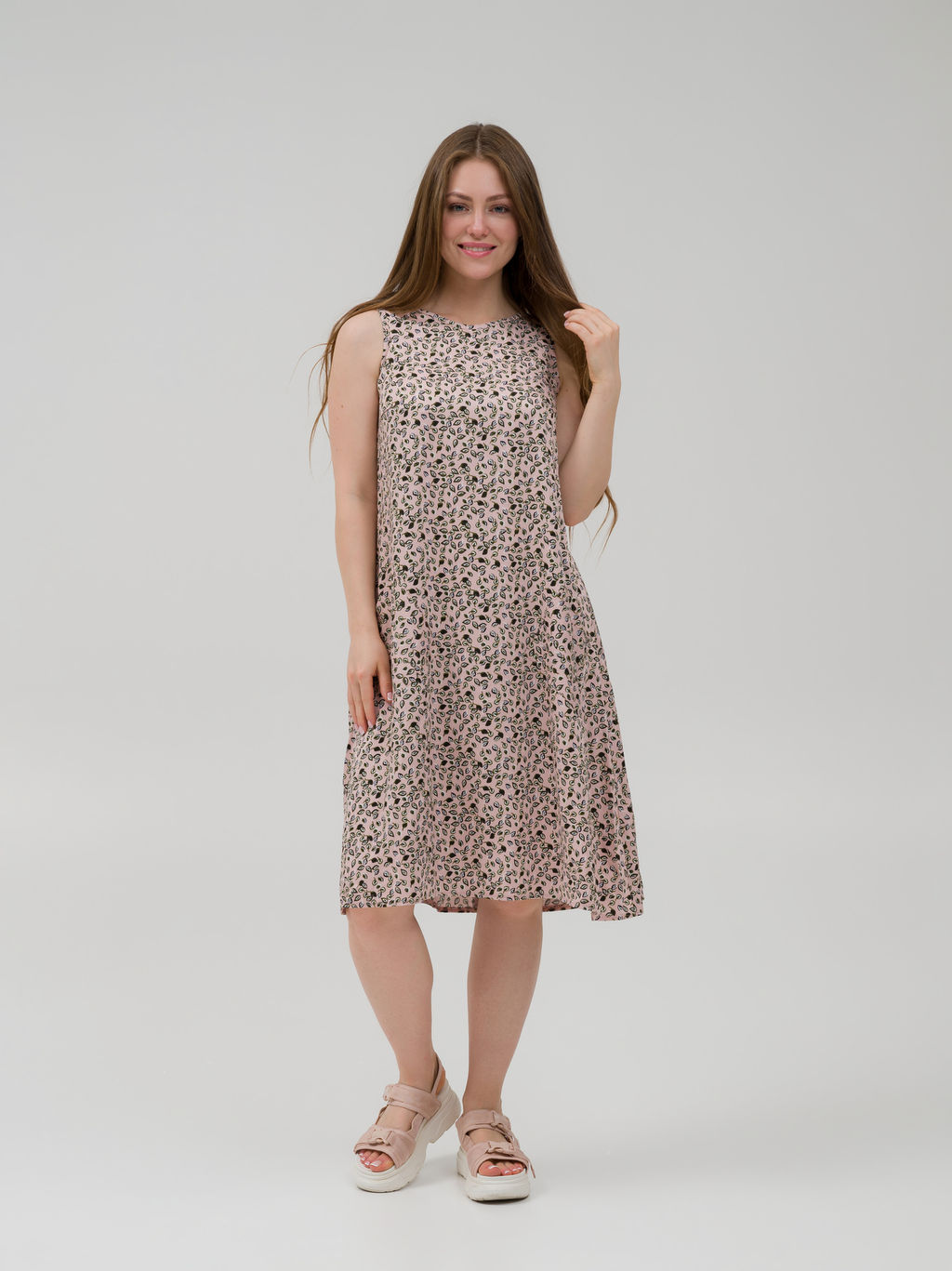 Легкое струящееся платье с карманами пудровый - Odis фото 3