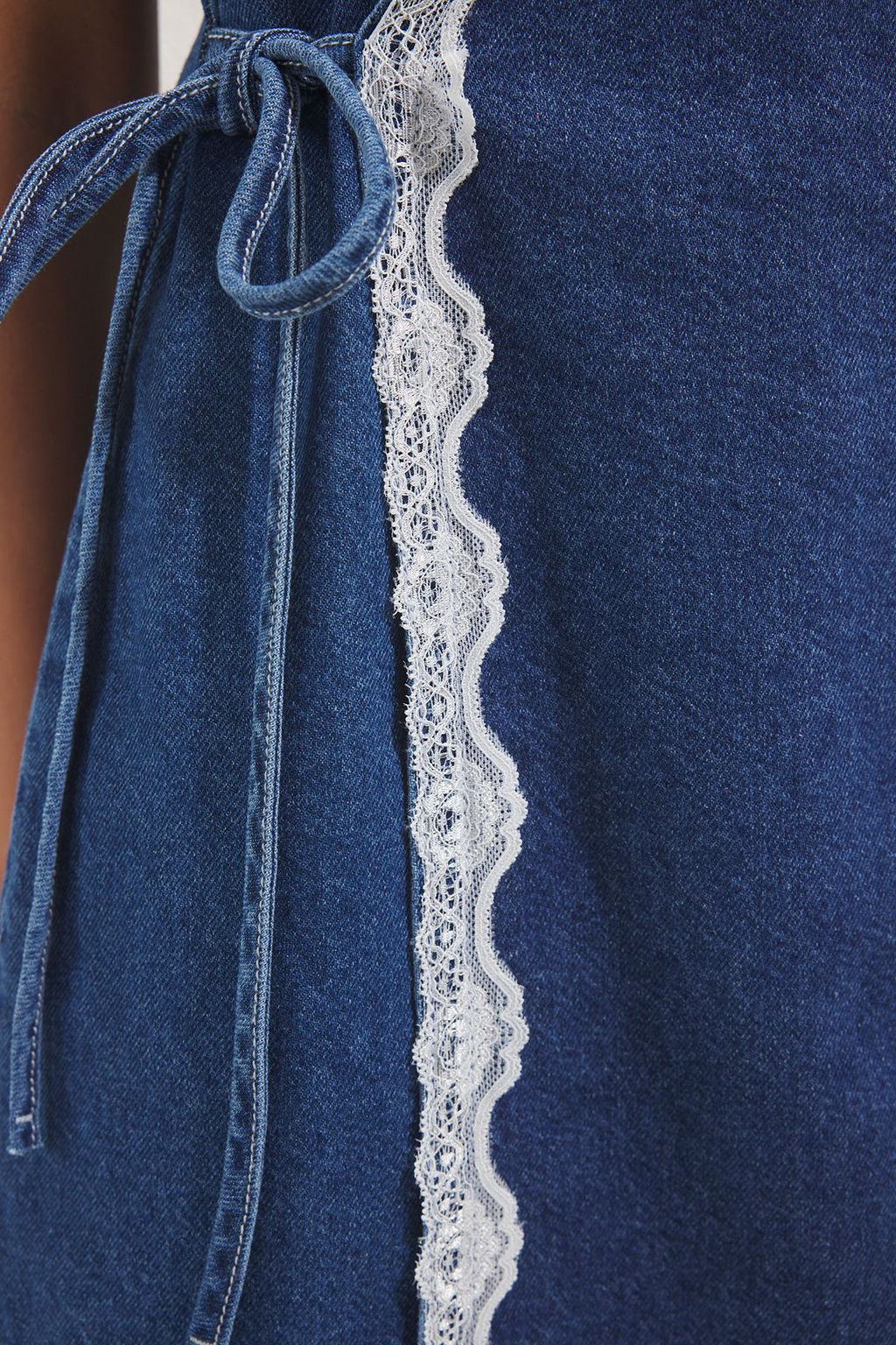 Mavi Dantel Detayl? Kruvaze Baglamal? Mini Denim Elbise TWOSS25EL00740 - Trendyolmilla фото 3