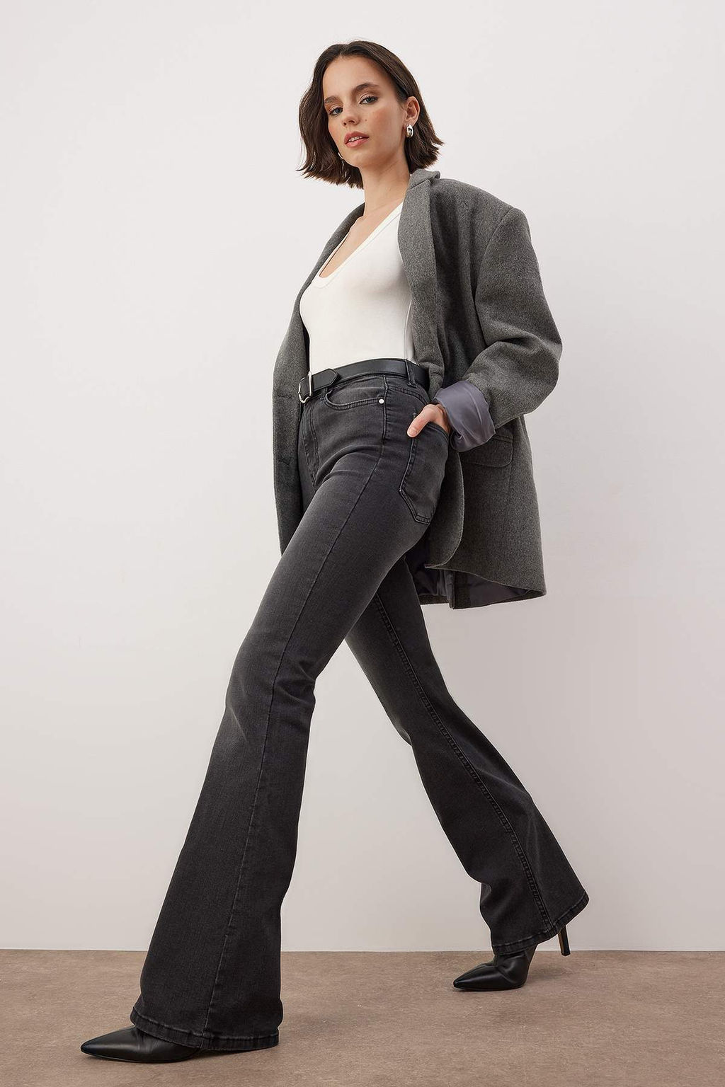 Antrasit Yuksek Bel Ispanyol Paca Flare Jeans TWOAW26JE00255 - Trendyolmilla фото 2