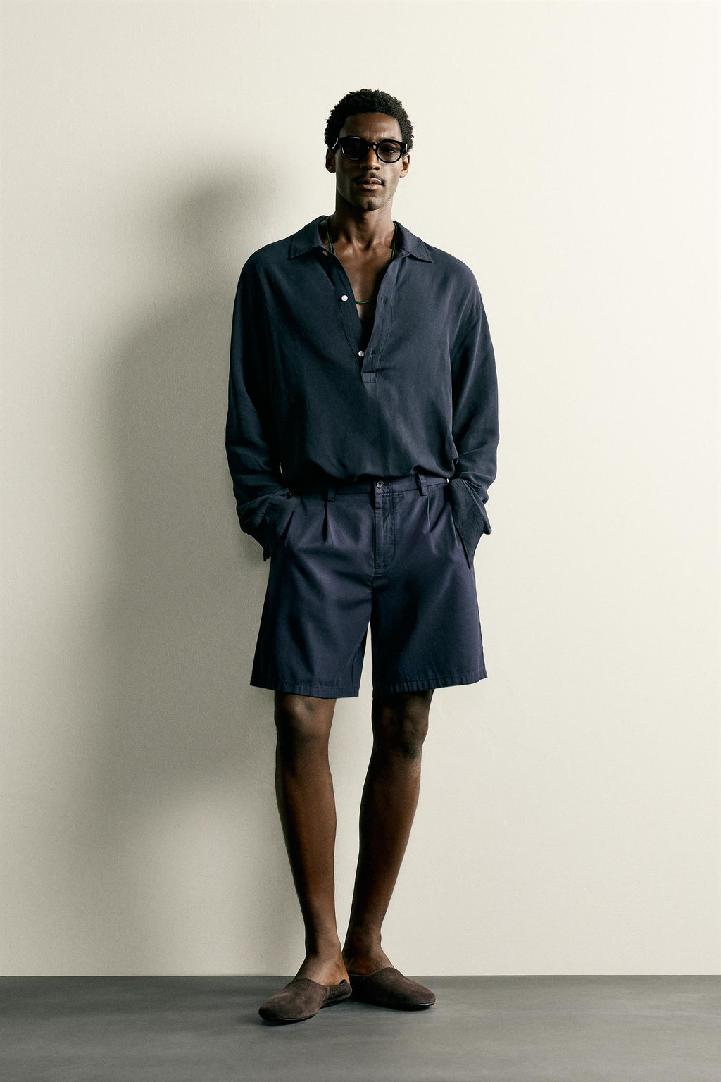 BERMUDA PLIEGUES REGULAR FIT / Marino