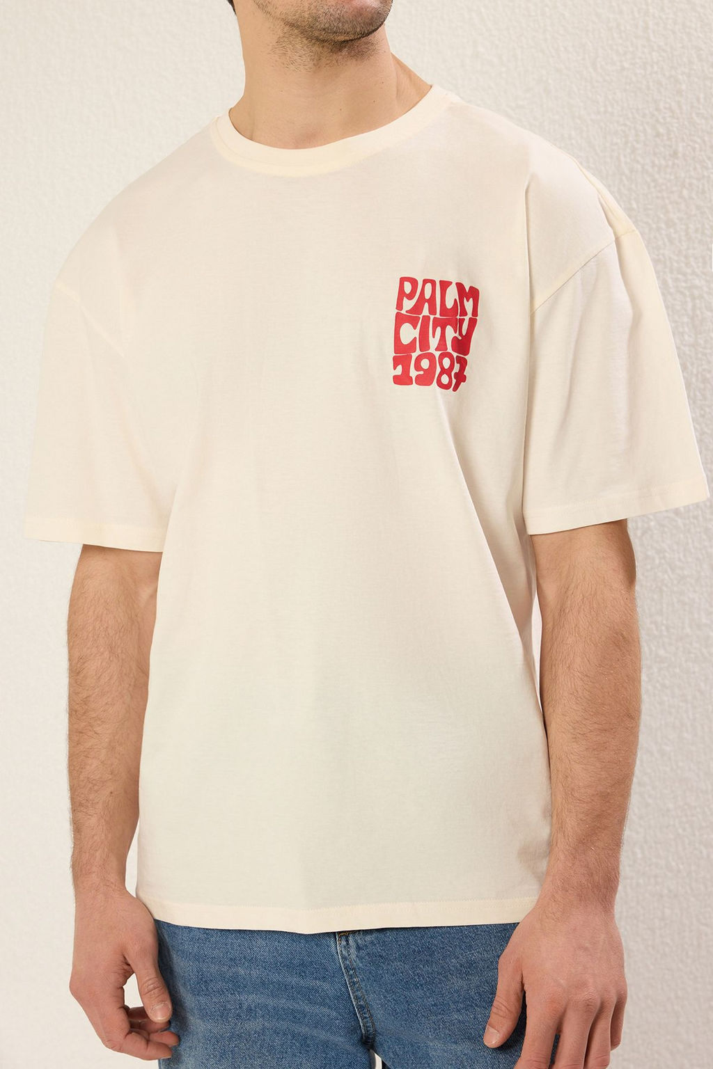 TRENDYOL MAN Siyah Oversize/Genis Kesim Bisiklet Yaka Kabar?k S?rt Bask?l? T-Shirt TMNSS25TS00044 - Trendyolmilla фото 6