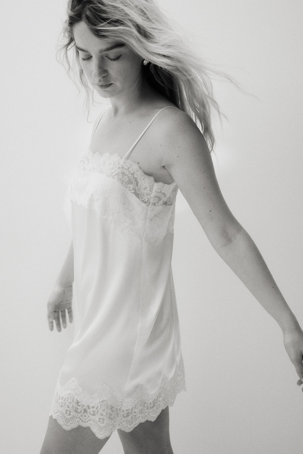 Camis?n lencero de sat?n con ribetes de encaje - H&m фото 3