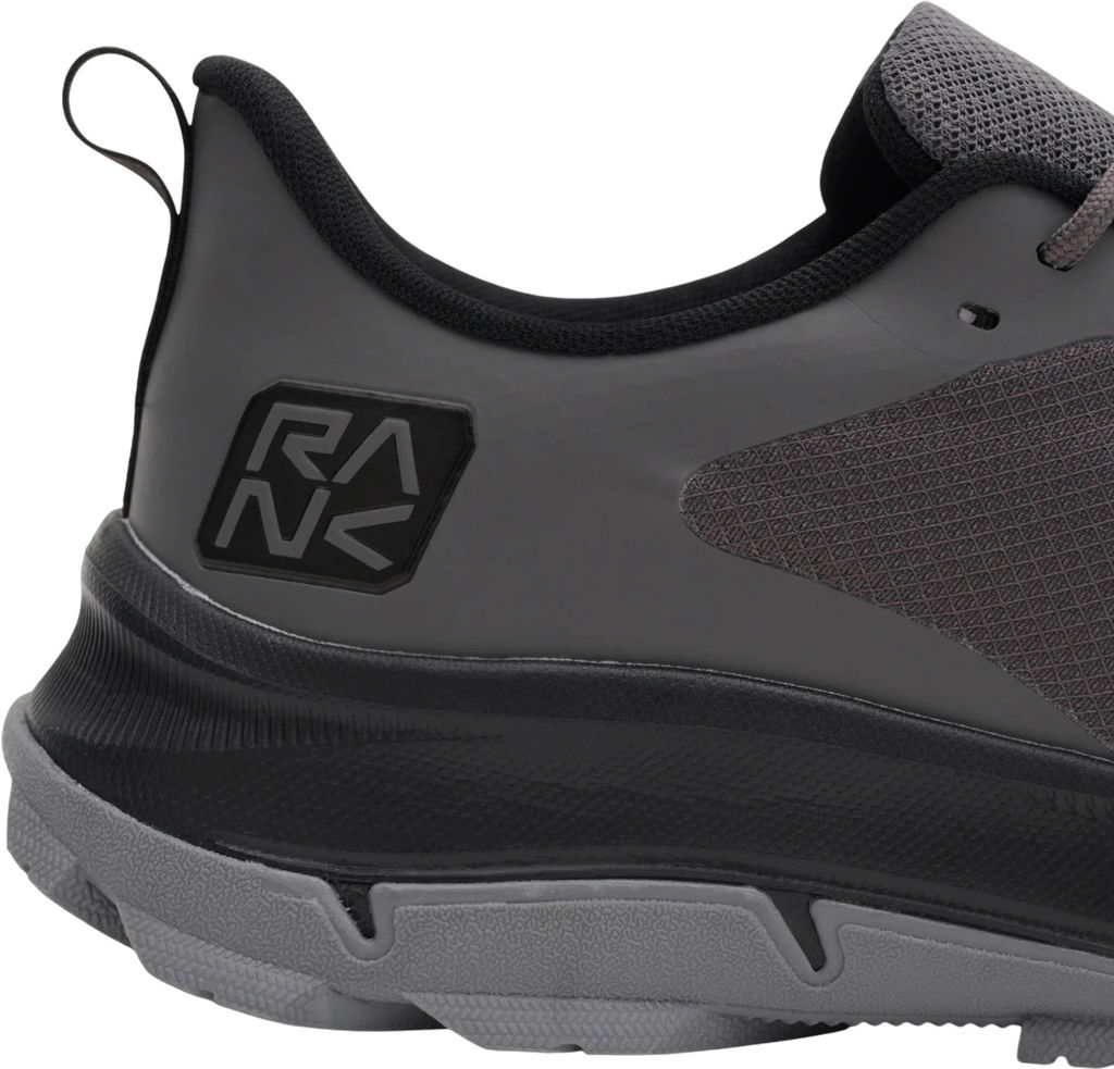 Кроссовки взрослые