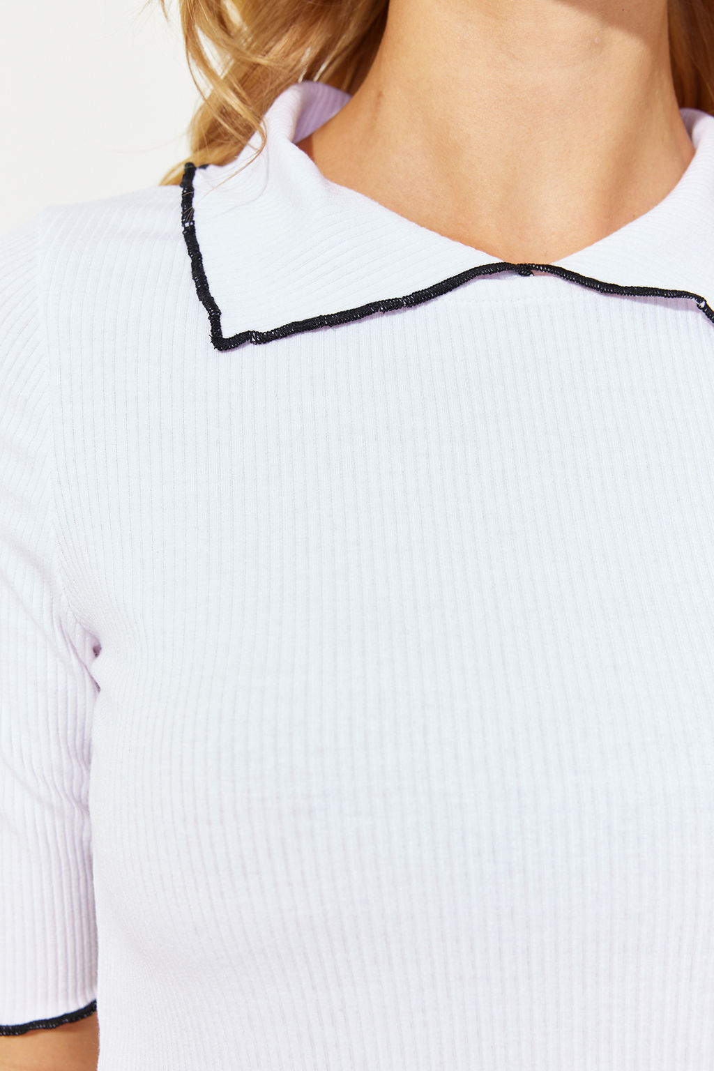 Beyaz Yaka Detayl? Regular/Normal Kal?p Orme Bluz TWOSS24BZ00194